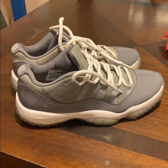 Authentic Jordan Retro 11 - Cool Grey/Size 8.5 Men